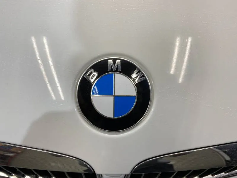 BMWのエンブレム周辺のクリーニング方法