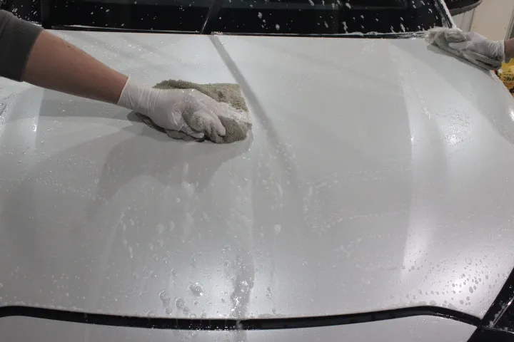 トラップ粘土による鉄粉処理と洗車