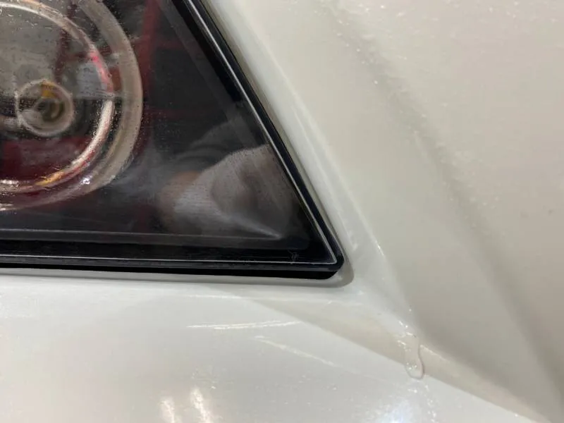 BMWのヘッドライトの隙間のクリーニング方法