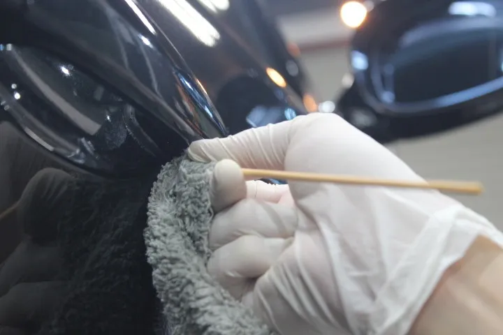 車の細部洗浄方法