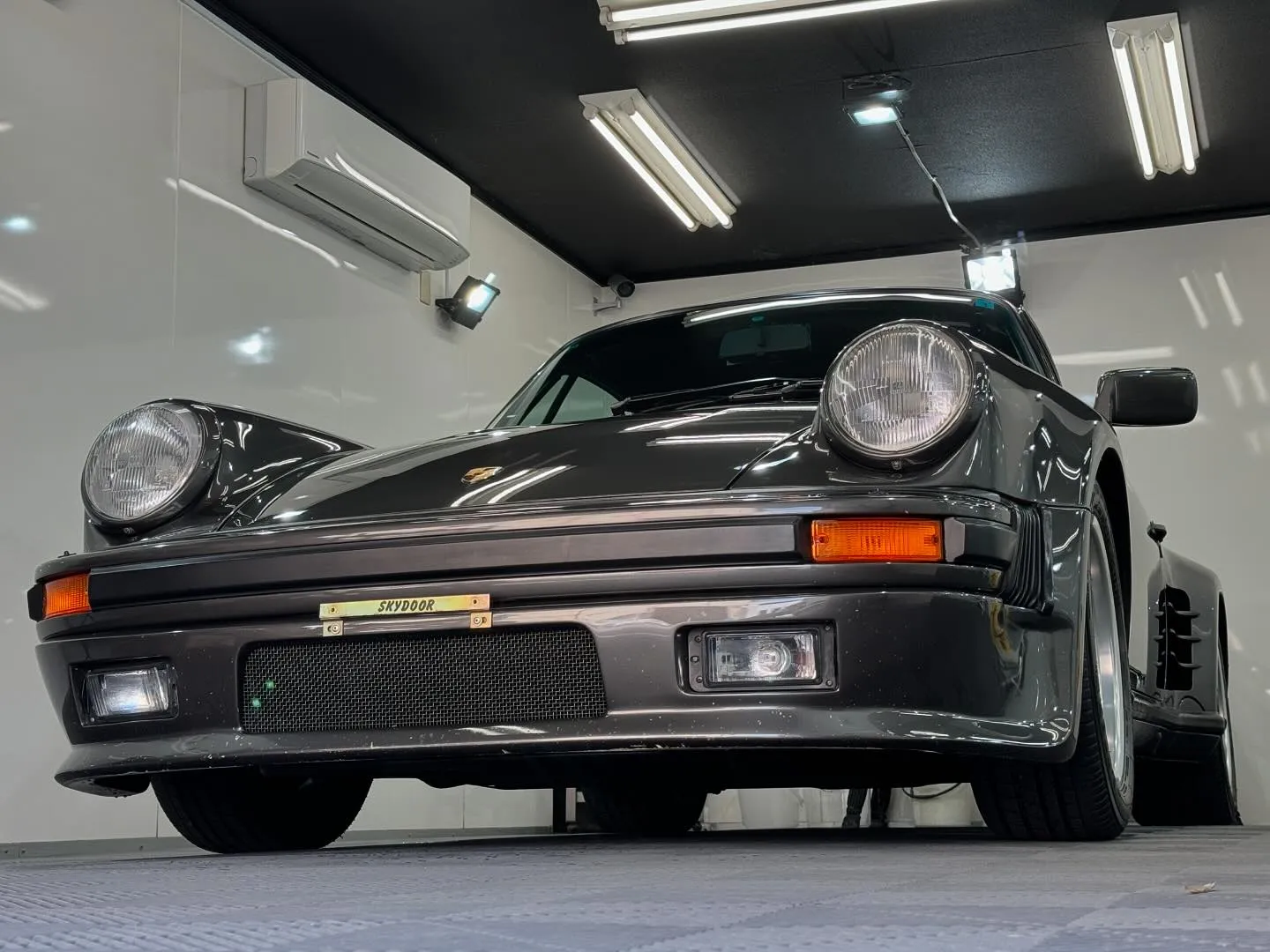 常連様からPorsche930turboの各種コーティング施...