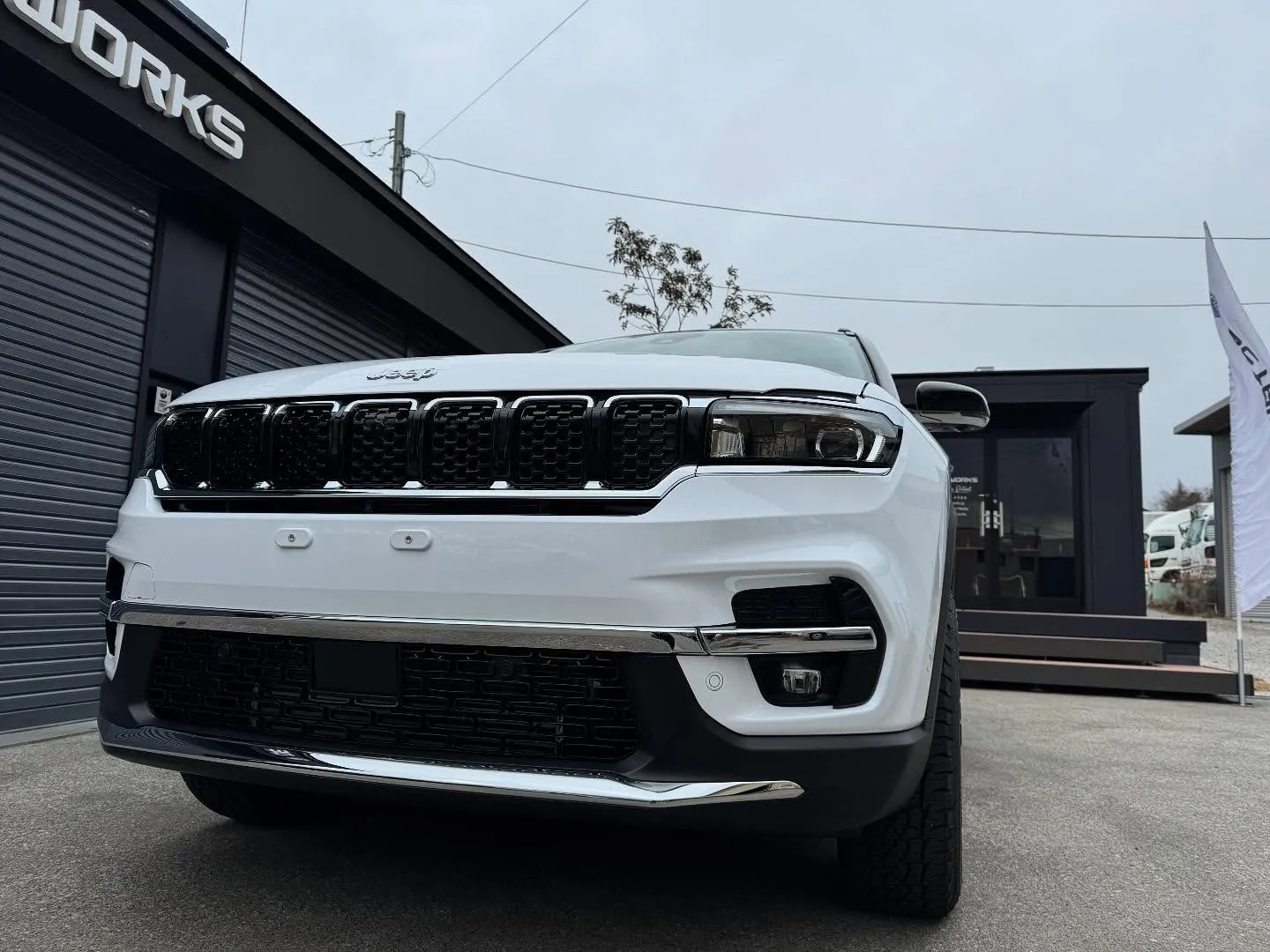 Jeep Commanderのボディコーティングとフロントガ...