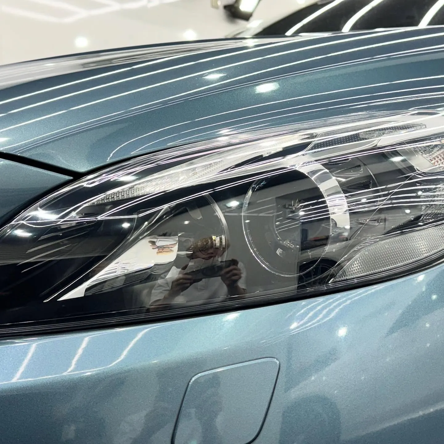 VOLVO V40のヘッドライトリペアのご依頼です✨