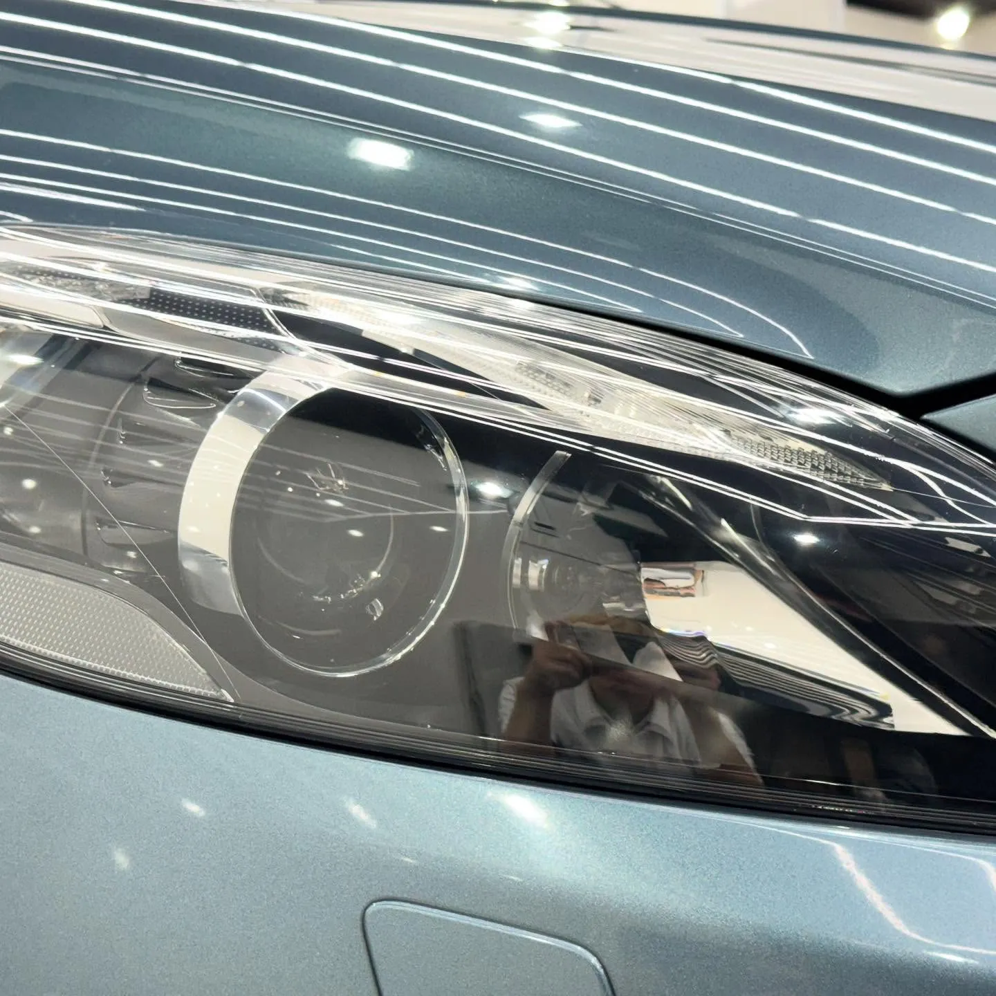 VOLVO V40のヘッドライトリペアのご依頼です✨