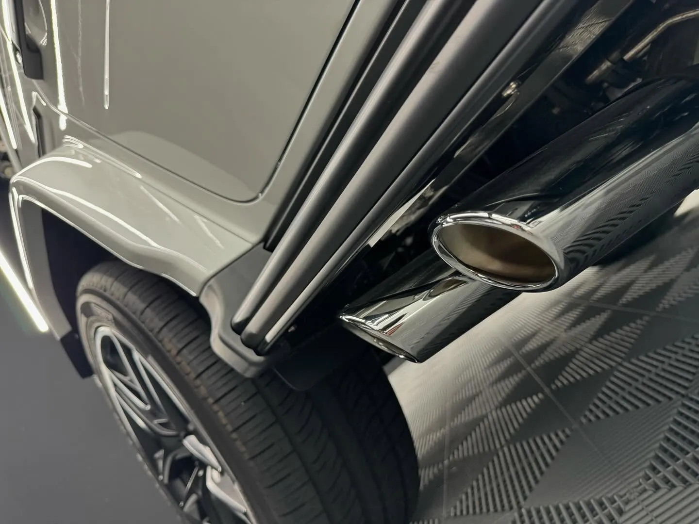 本日はG63AMGのフロント周り、スペアタイヤカバー、その他...