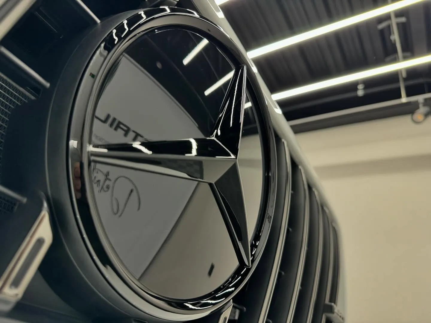 本日はG63AMGのフロント周り、スペアタイヤカバー、その他...