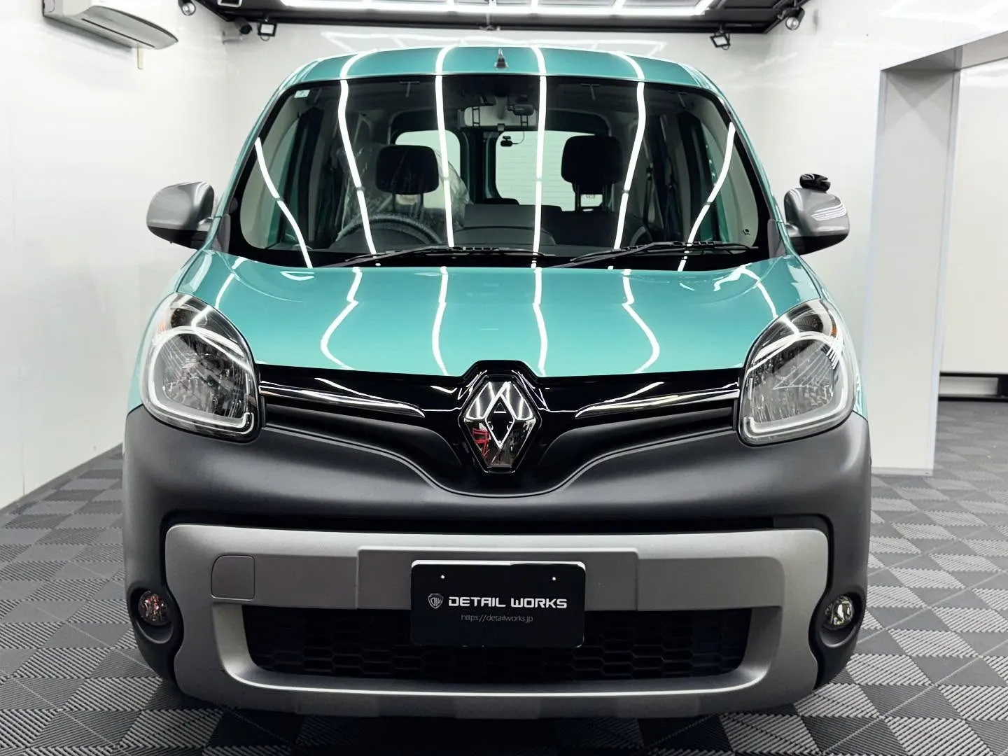 ルノー カングー ボディコーティングと窓ガラス撥水加工のご依...
