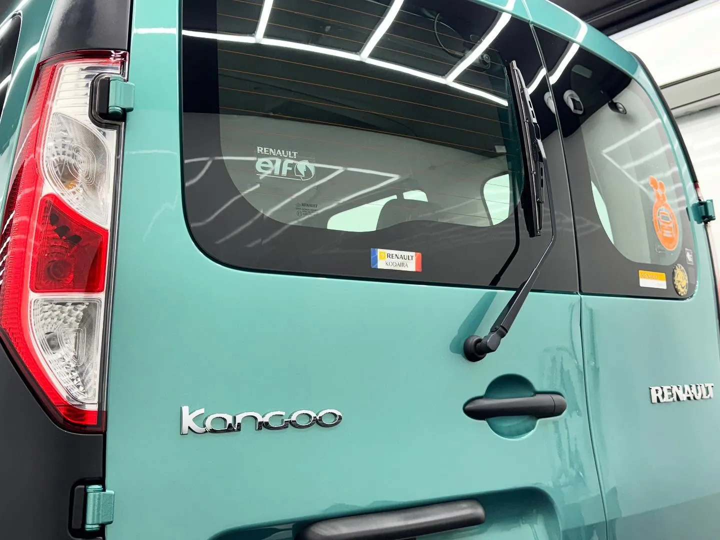 ルノー カングー ボディコーティングと窓ガラス撥水加工のご依...