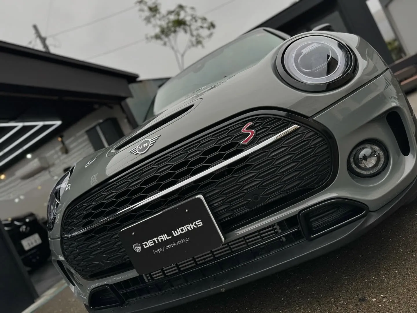 本日はMINIクラブマンのヘッドライトプロテクションDIAM...