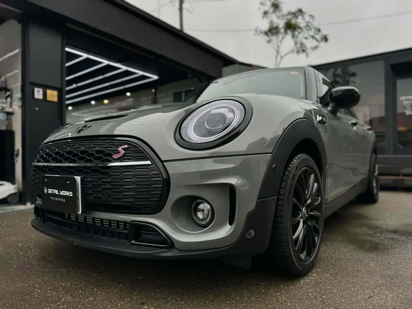 本日はMINIクラブマンのヘッドライトプロテクションDIAM...