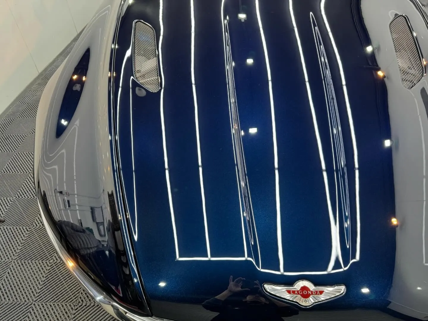 アジアに1台しか存在しないと言われている希少車、アストンマー...