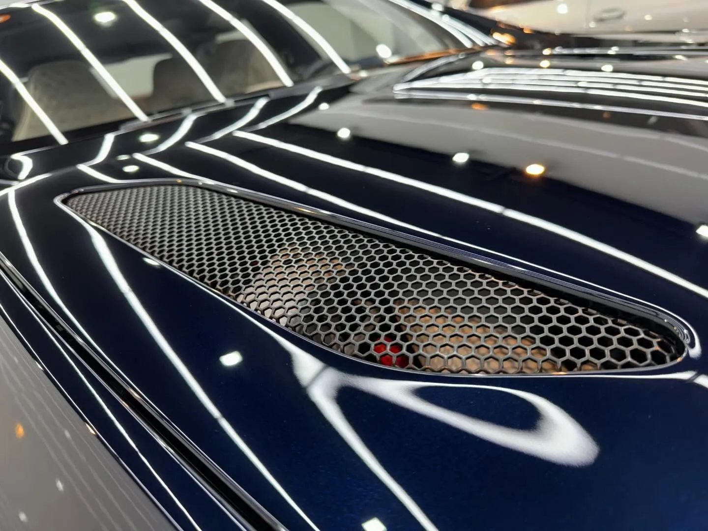 アジアに1台しか存在しないと言われている希少車、アストンマー...