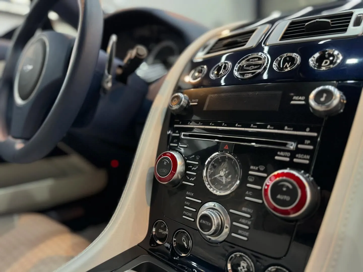 アジアに1台しか存在しないと言われている希少車、アストンマー...