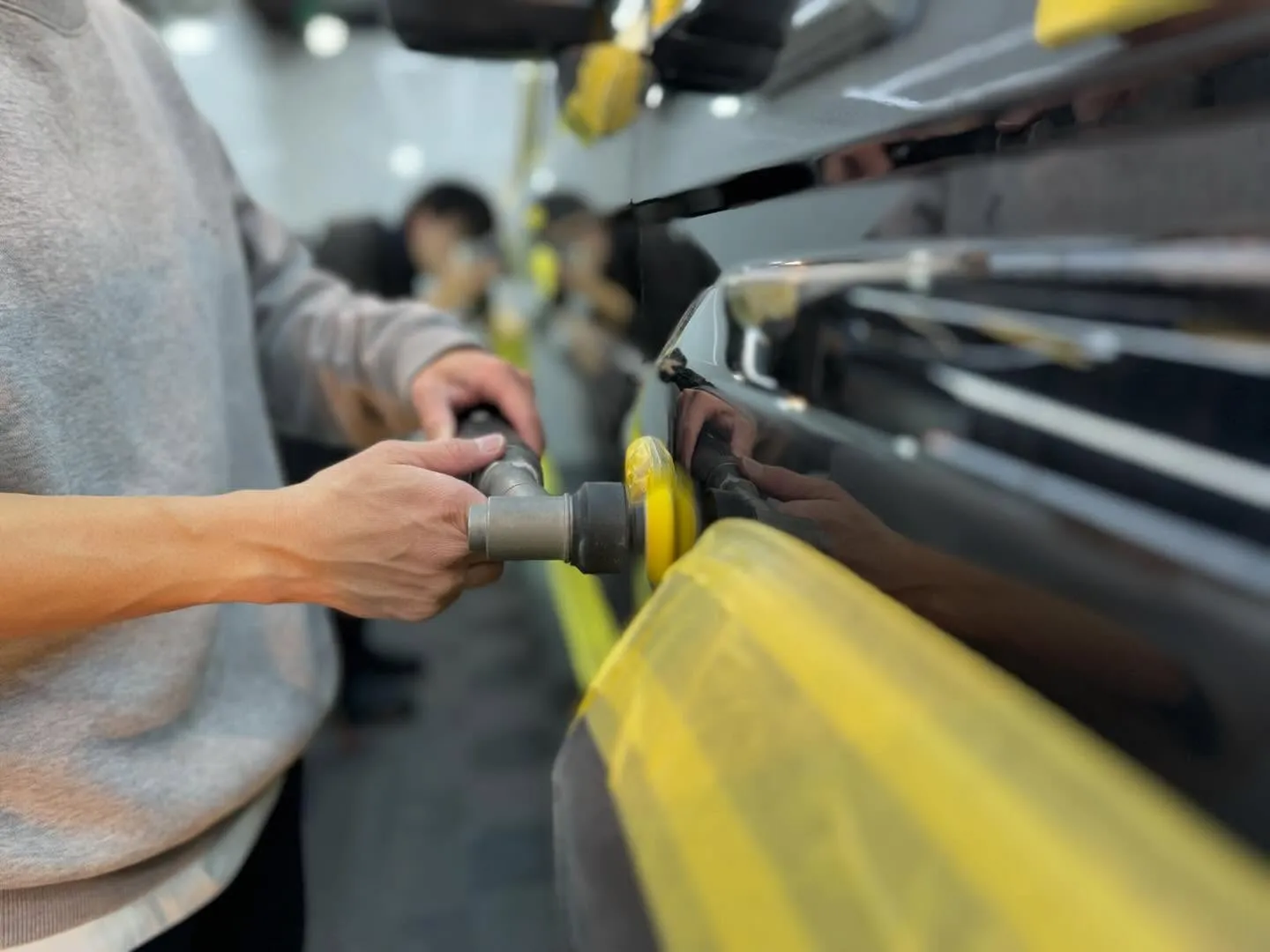 使用過程車トヨタランドクルーザー70のボディ、窓ガラスコーテ...