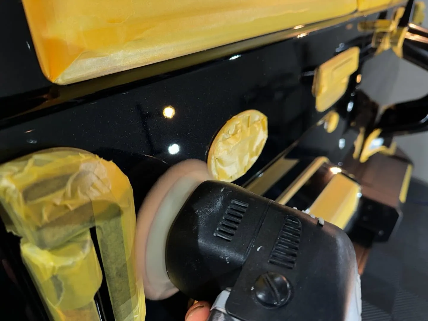 使用過程車トヨタランドクルーザー70のボディ、窓ガラスコーテ...