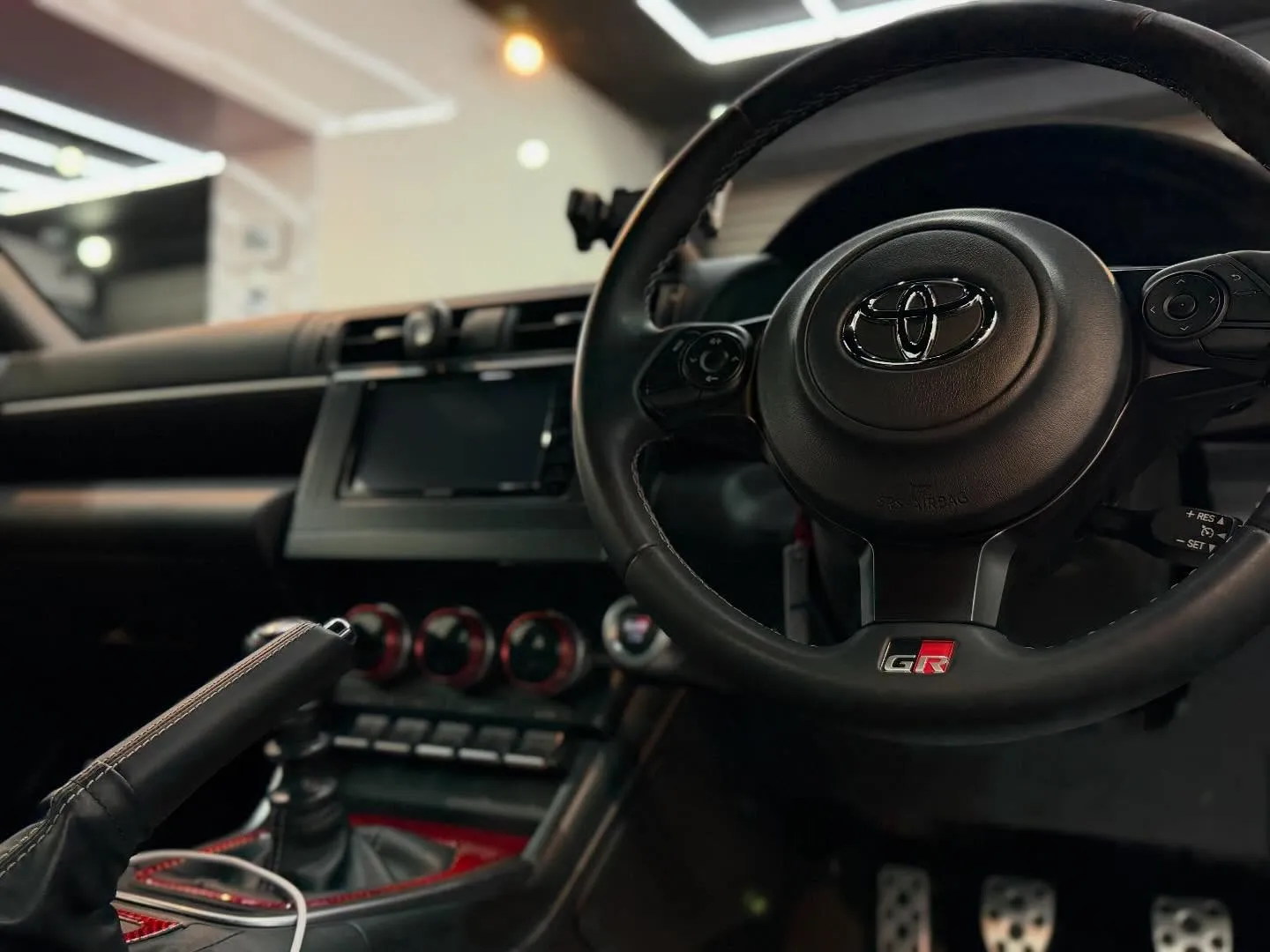 TOYOTA GR86のボディコーティングとシートコーティン...