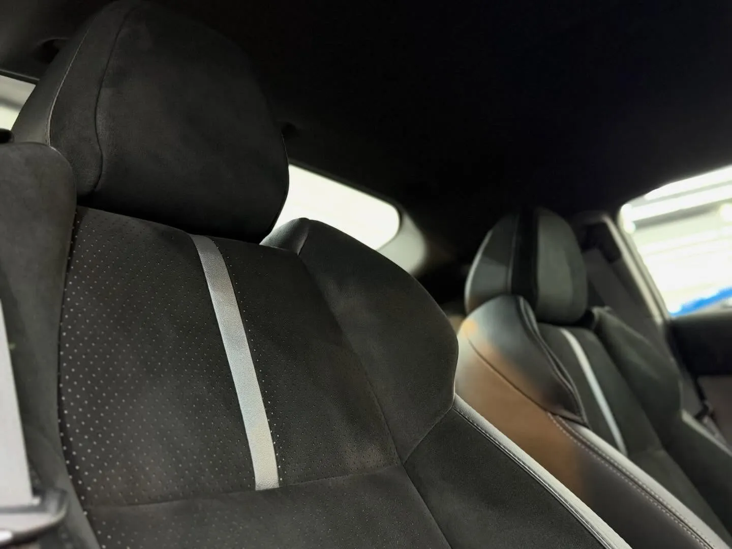 TOYOTA GR86のボディコーティングとシートコーティン...