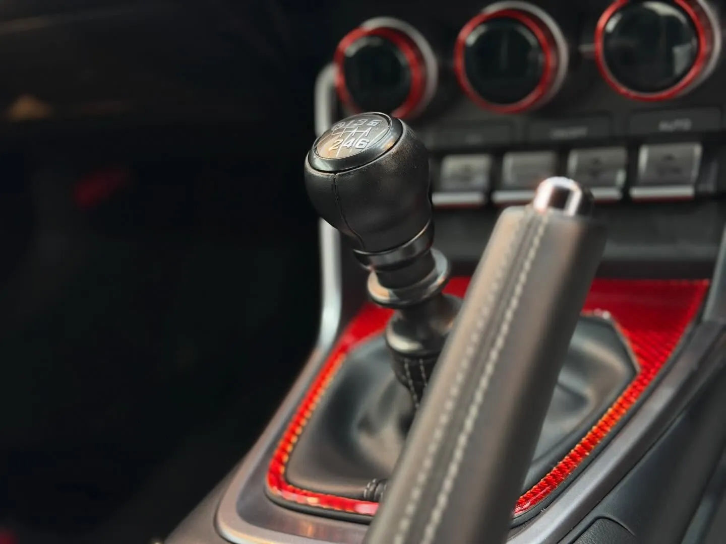 TOYOTA GR86のボディコーティングとシートコーティン...