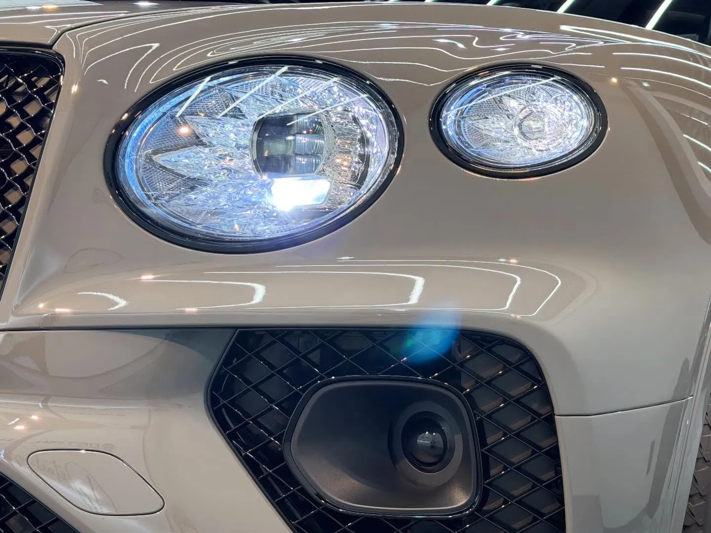 新車ベントレー ベンテイガのボディフルプロテクションとシート...