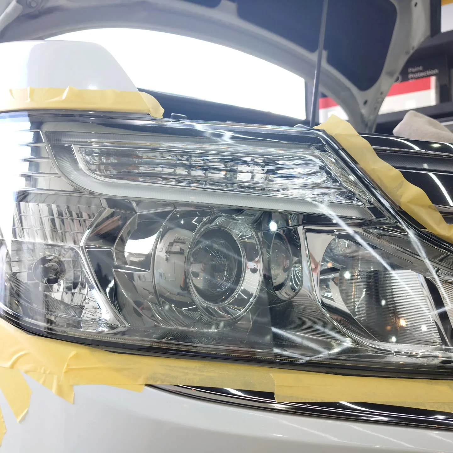 東京都八王子市T様よりヘッドライト研磨のご依頼をいただきまし...