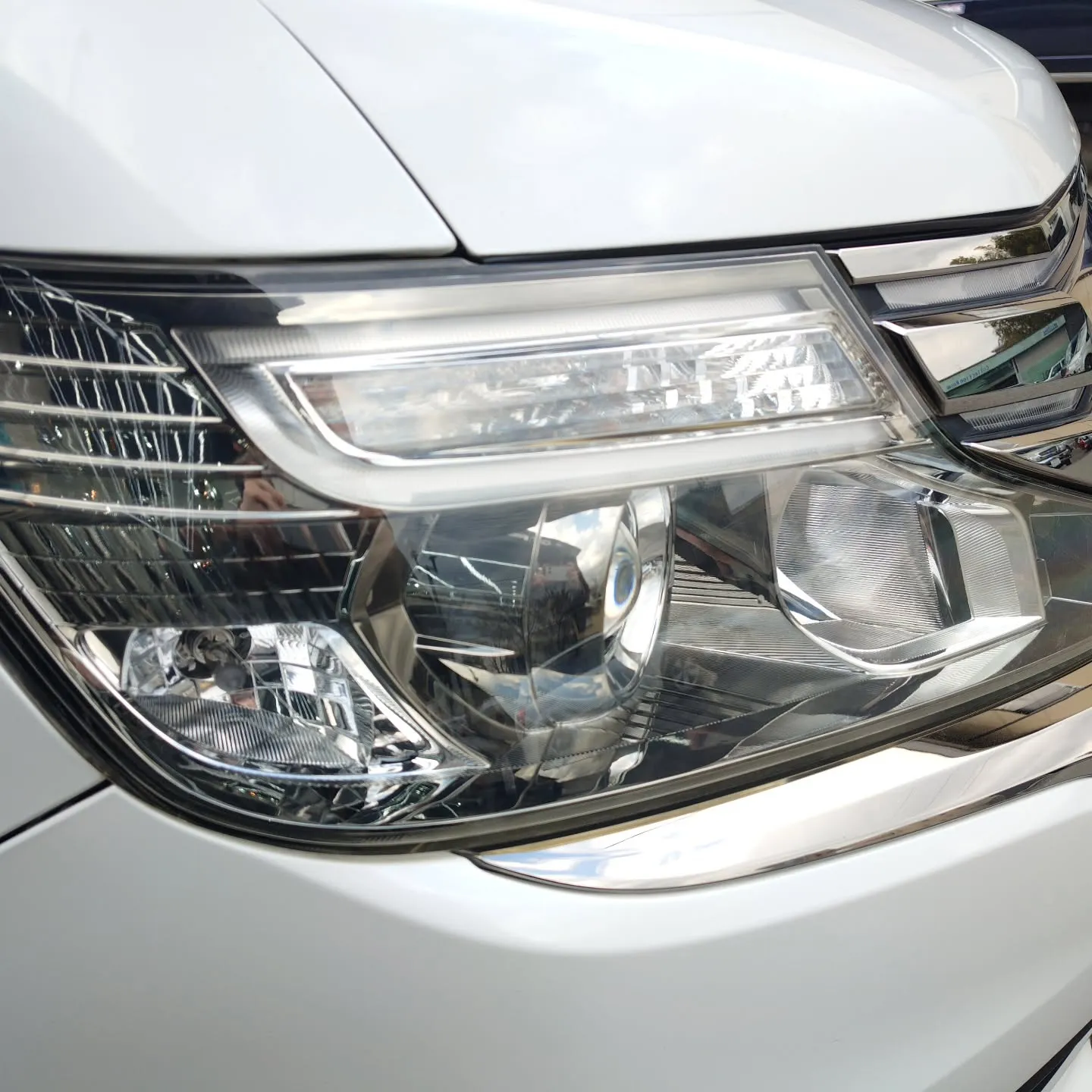 東京都八王子市T様よりヘッドライト研磨のご依頼をいただきまし...