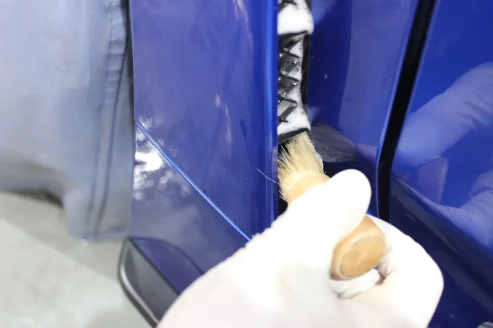 車の細部洗浄方法
