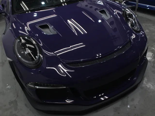 GT3RSウルトラヴァイオレットカラーの完璧な調色と板金塗装