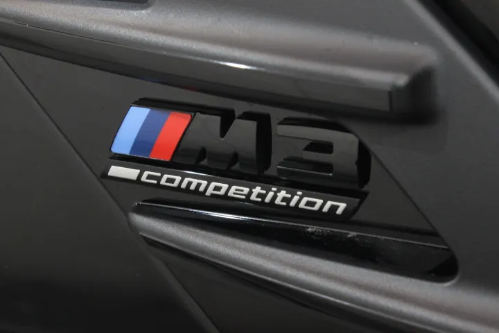 フルモデルチェンジされた最新の第6世代M3のコーティング