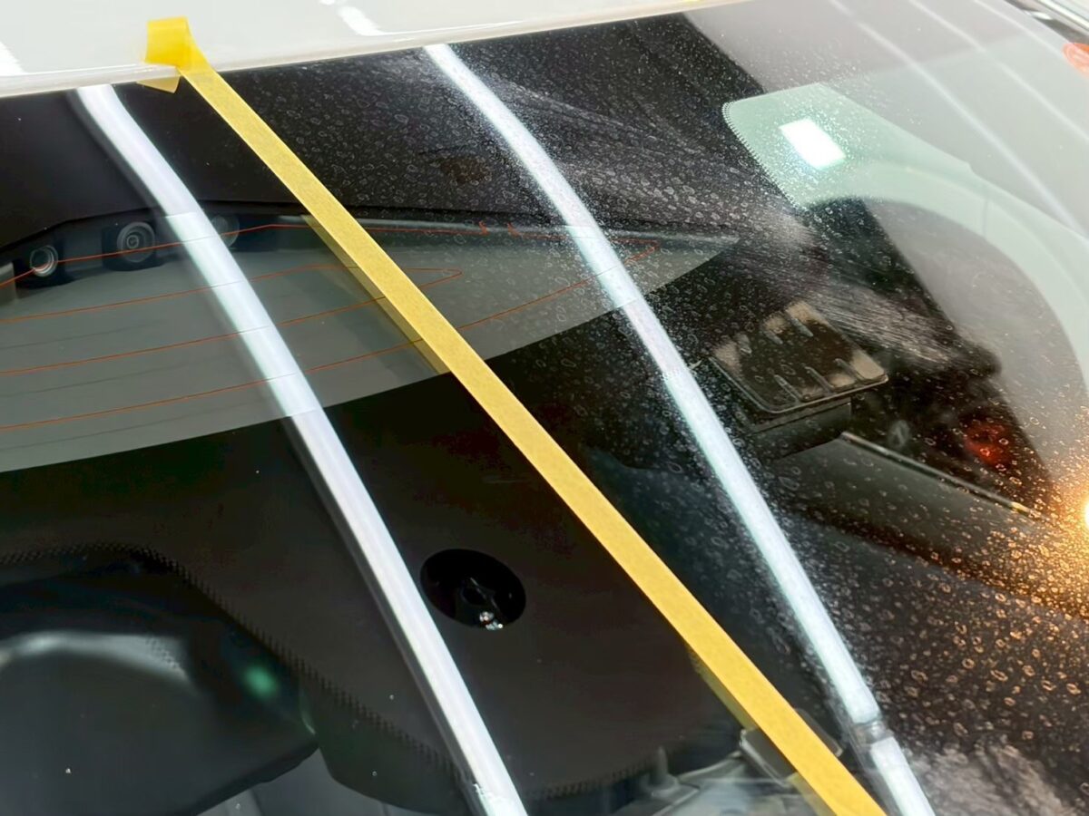 日産アリア　ガラス研磨　ウロコ染み