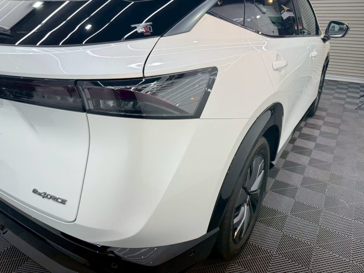 日産アリア　リヤ周り
