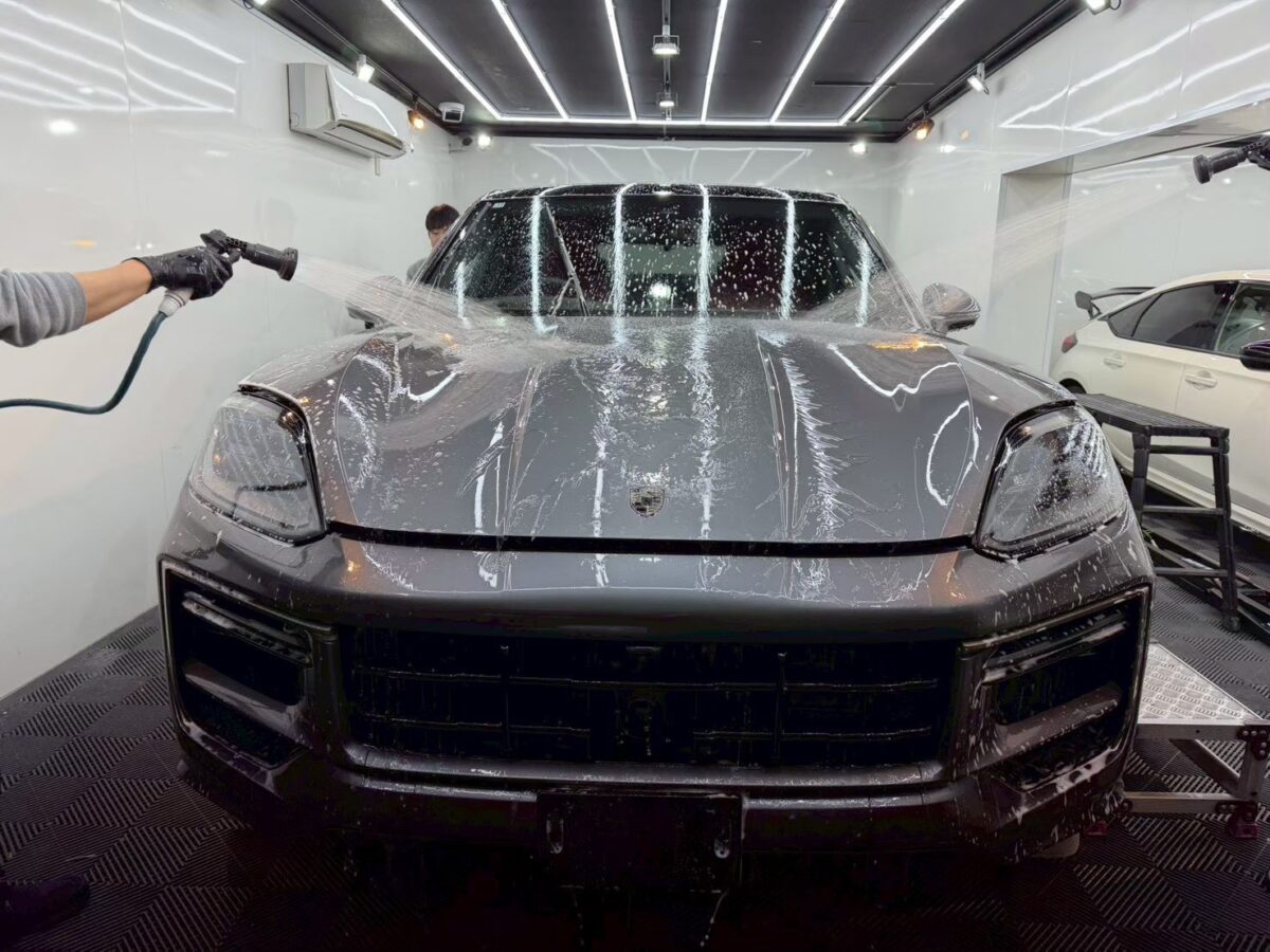 ポルシェカイエンクーペ　洗車　ボディコーティング