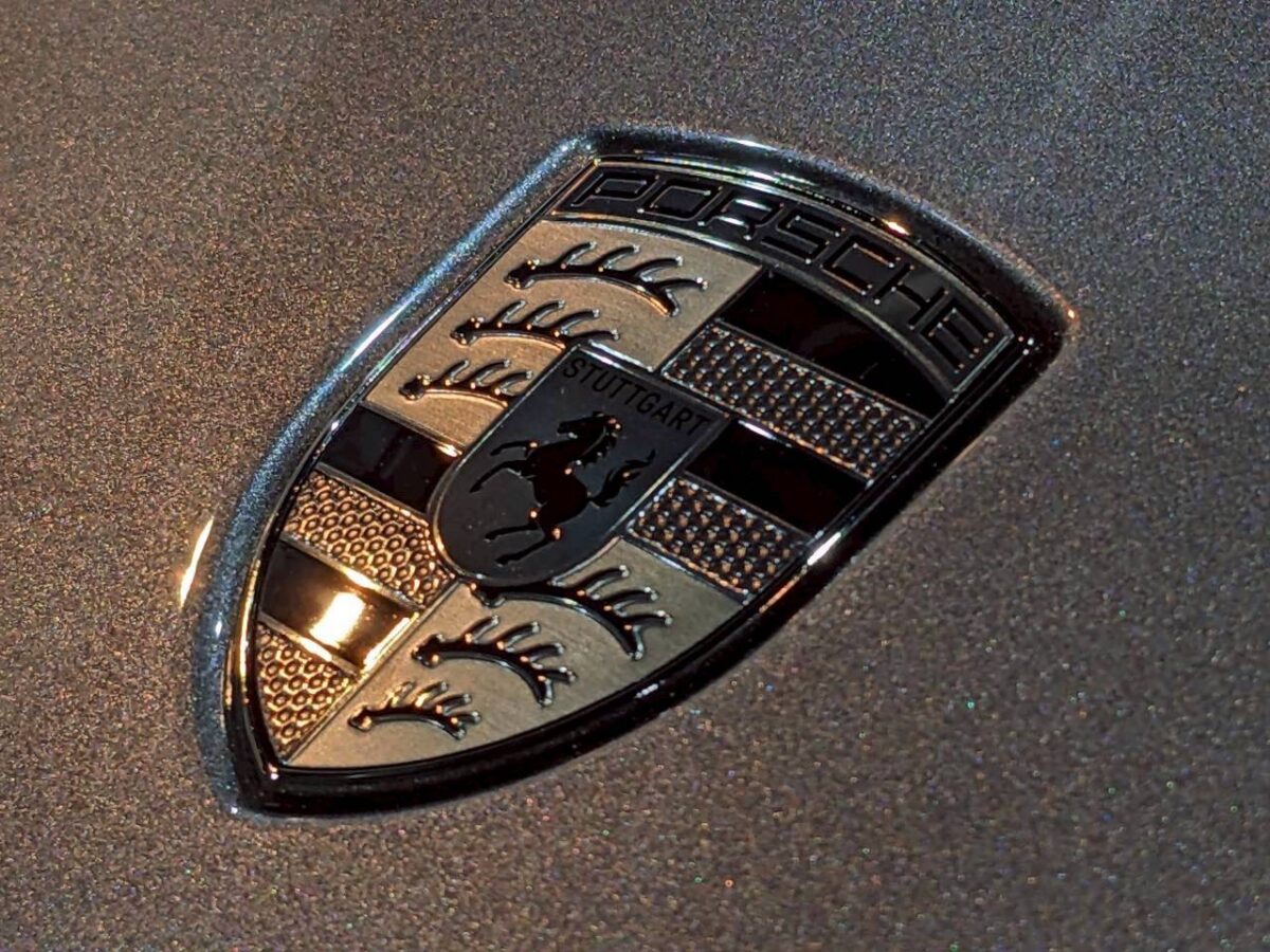 ポルシェカイエンクーペ　ターボナイト　エンブレム　KUBEBONDION　セラミック